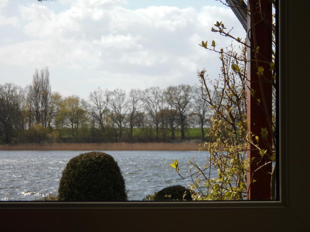Bungalow Idylle Am See Neuruppin Exteriör bild