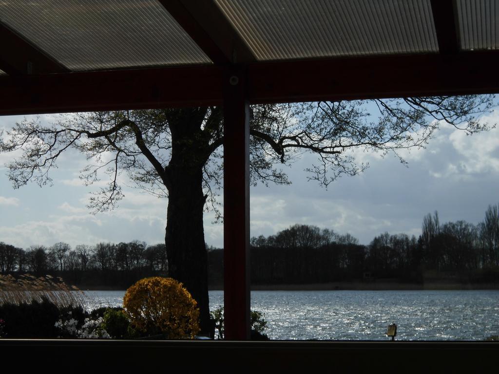 Bungalow Idylle Am See Neuruppin Exteriör bild