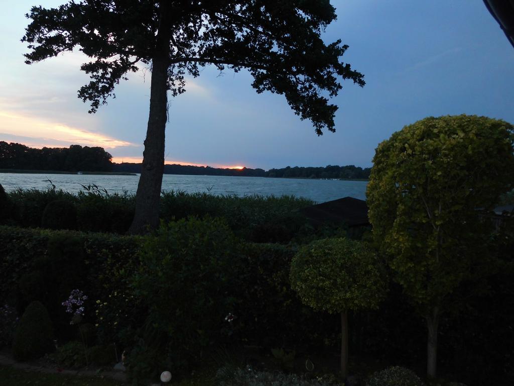 Bungalow Idylle Am See Neuruppin Exteriör bild