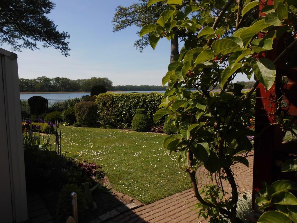 Bungalow Idylle Am See Neuruppin Exteriör bild