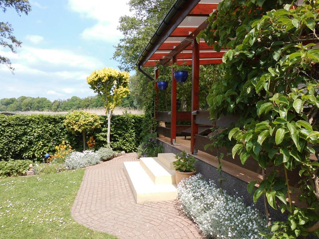 Bungalow Idylle Am See Neuruppin Exteriör bild